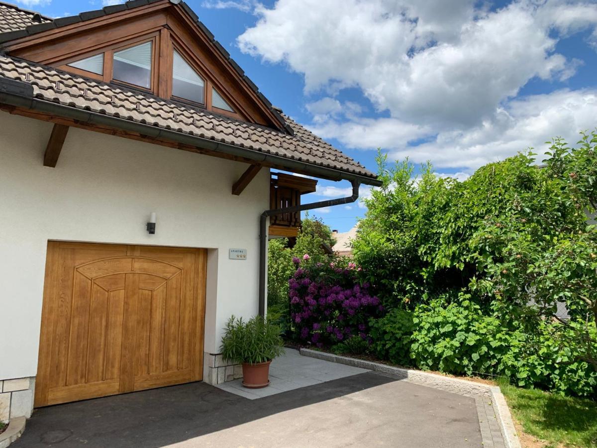 Lusht'N Apartma Zirovnica Kültér fotó